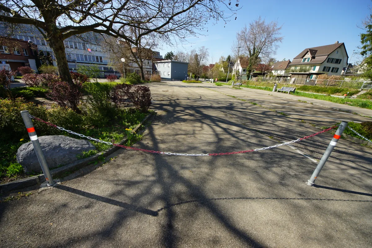 Dieser Parkplatz für das Spital Uster ist momentan gesperrt.